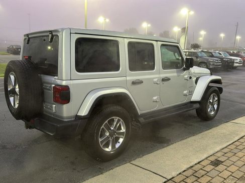 Used 2022 Jeep Wrangler Unlimited Sahara w/ Cold Weather Group image 5