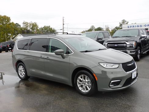 Used 2022 Chrysler Pacifica Touring-L image 2