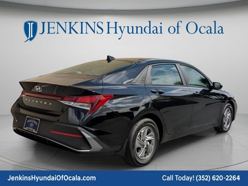 New 2026 Hyundai Elantra SE FWD image 5