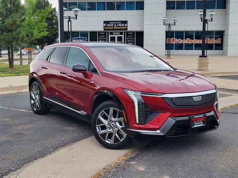 Used 2025 Cadillac Optiq Luxury 1 image 2