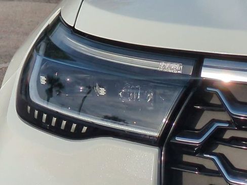 Certified 2025 Ford Explorer Platinum w/ Ultimate Package image 10