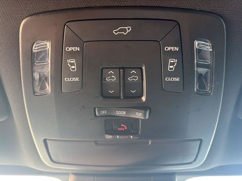 Used 2025 Toyota Sienna XSE AWD/4WD image 21