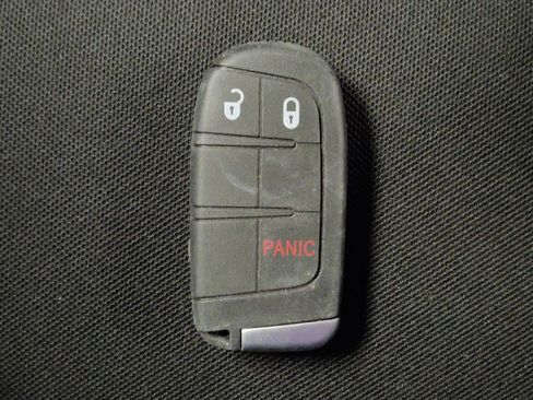Used 2021 Jeep Renegade Latitude FWD image 32