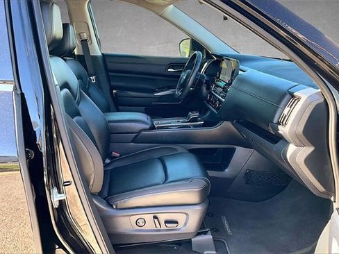 Used 2023 Nissan Pathfinder SL w/ Lighting Package (N92) image 7