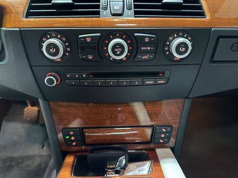 Used 2010 BMW M5 RWD image 32