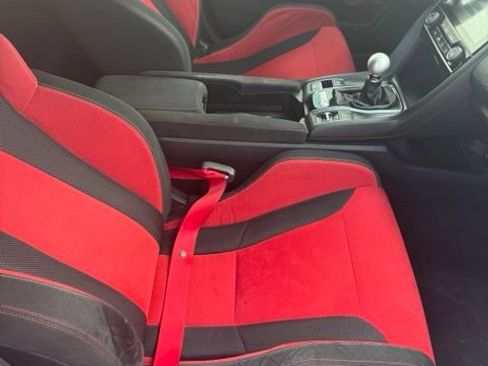 Used 2019 Honda Civic Type R image 10