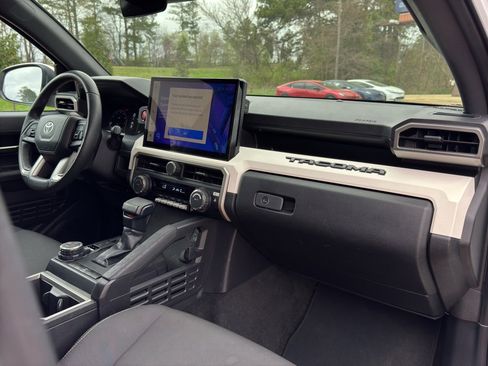 Used 2024 Toyota Tacoma TRD Off-Road image 15