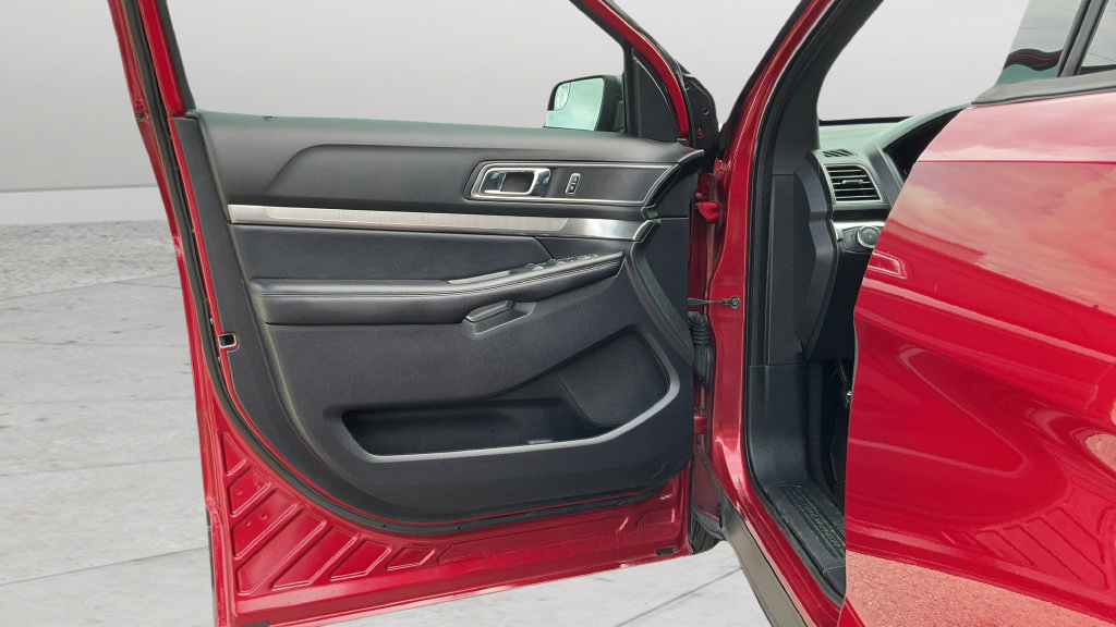 Used 2019 Ford Explorer XLT FWD image 16
