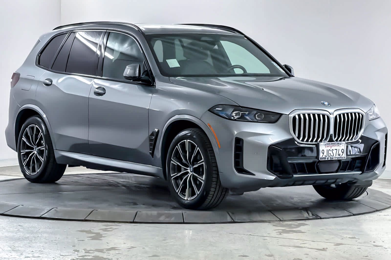 Used 2024 BMW X5 xDrive50e w/ M Sport Package AWD/4WD image 9