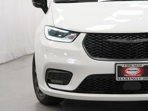 New 2026 Chrysler Pacifica Limited w/ S Appearance Package image 6