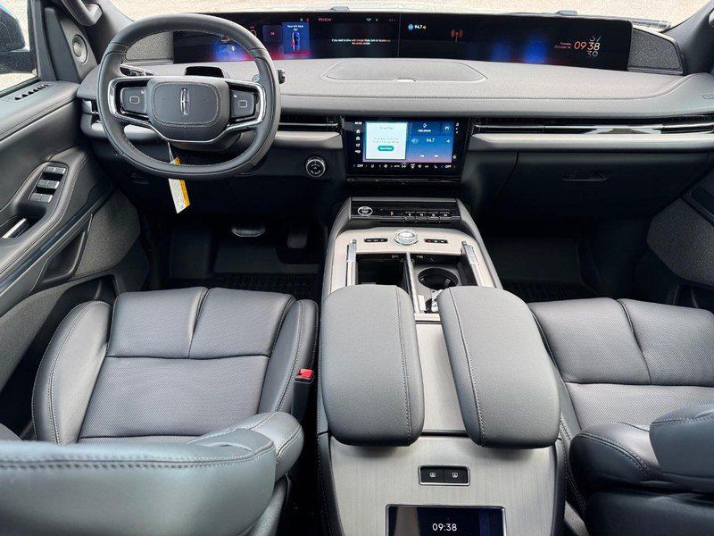 Used 2025 Lincoln Navigator Reserve w/ Jet Appearance Package AWD/4WD image 14