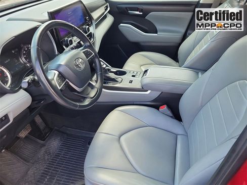 Used 2023 Toyota Highlander L image 7
