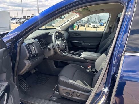 Used 2025 Nissan Pathfinder SV FWD image 8