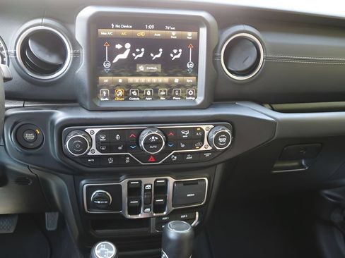 Used 2023 Jeep Wrangler Unlimited Sahara w/ LED Lighting Group AWD/4WD image 24
