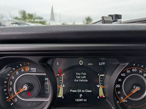 Used 2025 Jeep Gladiator Sport AWD/4WD image 12