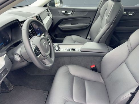 Certified 2025 Volvo XC60 B5 Plus image 5