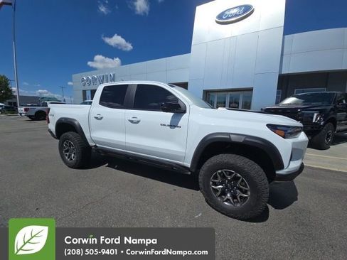 Used 2025 Chevrolet Colorado ZR2 w/ Technology Package image 2
