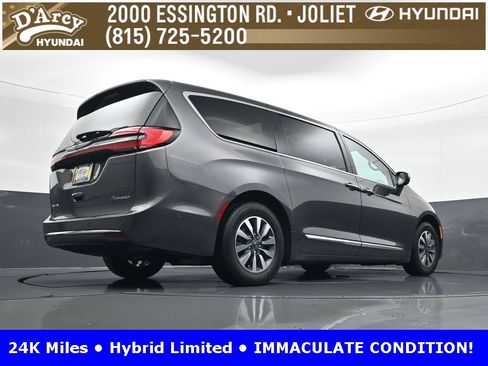 Used 2022 Chrysler Pacifica Limited image 26