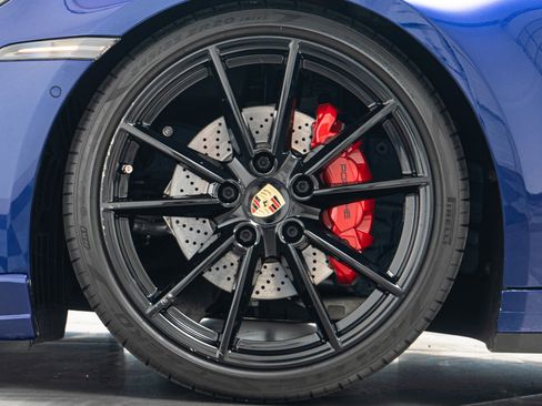 Used 2022 Porsche 911 Carrera RWD image 10