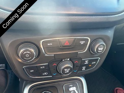 Used 2018 Jeep Compass Latitude w/ Popular Equipment Group AWD/4WD image 17