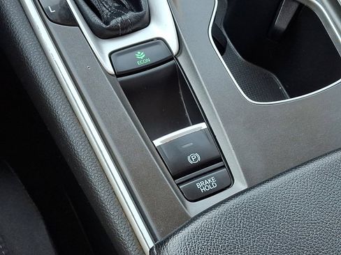 Used 2018 Honda Accord EX image 29