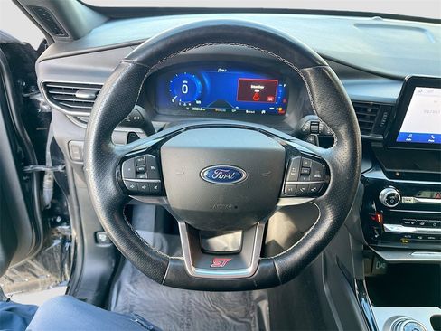 Used 2022 Ford Explorer ST image 11