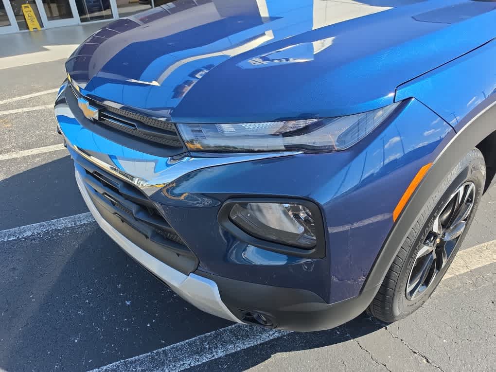 Used 2021 Chevrolet TrailBlazer LT w/ Premium Seating Package FWD image 9