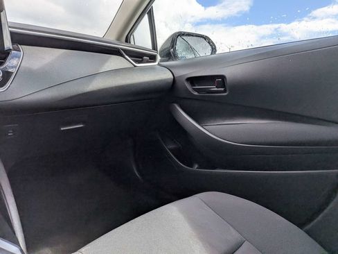 Used 2025 Toyota Corolla LE FWD image 16