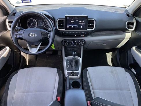 Used 2022 Hyundai Venue SEL image 9