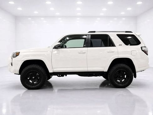 Used 2019 Toyota 4Runner SR5 AWD/4WD image 2