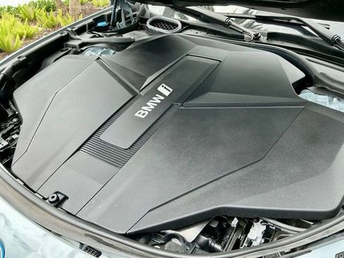 Used 2023 BMW i7 xDrive60 AWD/4WD image 8