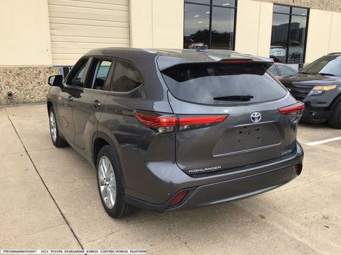 Used 2021 Toyota Highlander Limited image 4