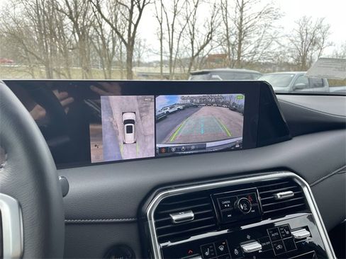 New 2025 Nissan Armada SL w/ Captain's Chari Seat Package image 32