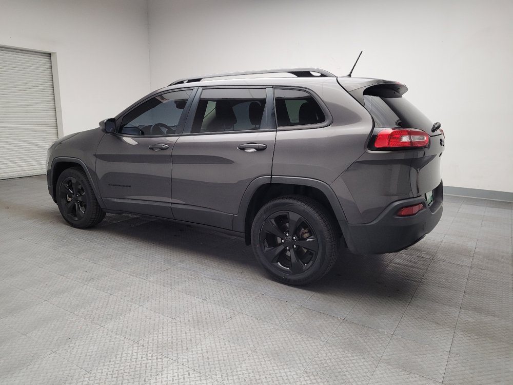 Used 2018 Jeep Cherokee Latitude w/ Altitude Package FWD image 3