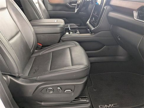 Certified 2025 GMC Yukon Denali image 35