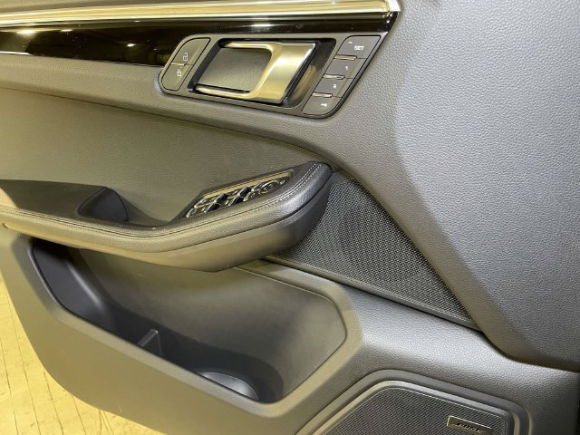 Certified 2026 Porsche Macan AWD/4WD image 35