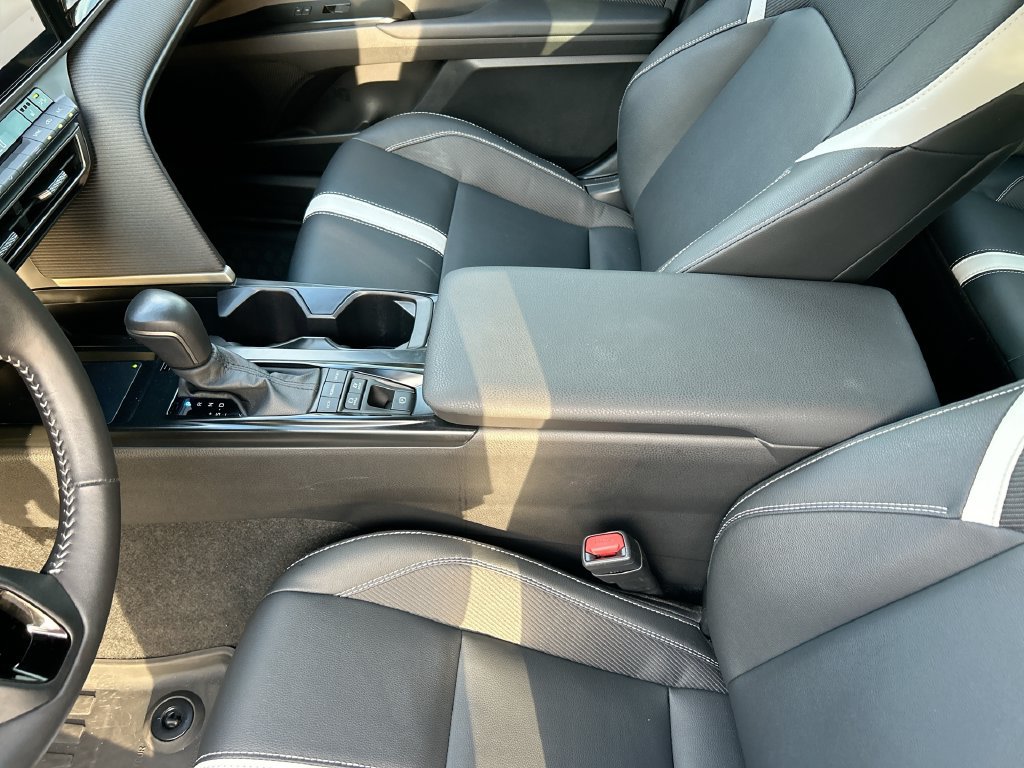 Used 2025 Toyota Camry SE FWD image 29