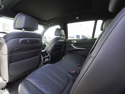 Used 2025 BMW X7 xDrive40i image 34
