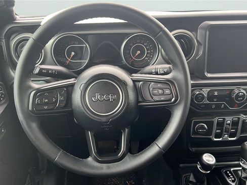 Used 2023 Jeep Gladiator Willys image 11