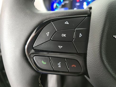 Used 2023 Chrysler Pacifica Limited w/ Uconnect Theater Family Group FWD image 26