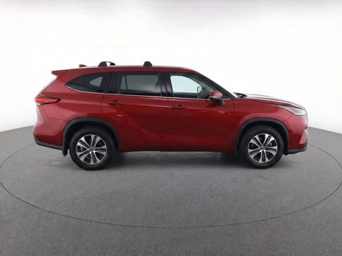 Used 2021 Toyota Highlander XLE image 8