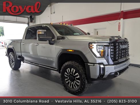 Used 2024 GMC Sierra 2500 Denali Ultimate AWD/4WD image 5
