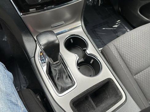 Used 2020 Jeep Grand Cherokee Laredo image 33