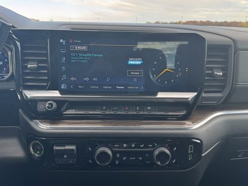 Used 2024 Chevrolet Silverado 2500 LT w/ Convenience Package image 29