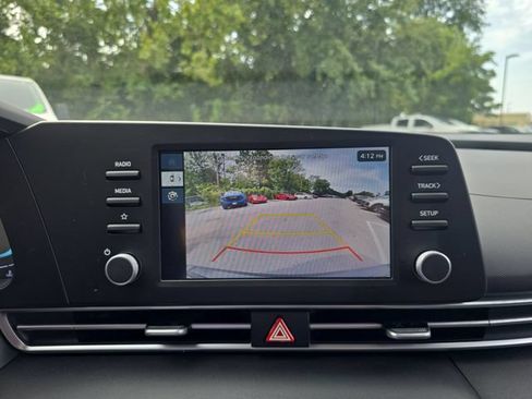 Used 2025 Hyundai Elantra SE FWD image 22