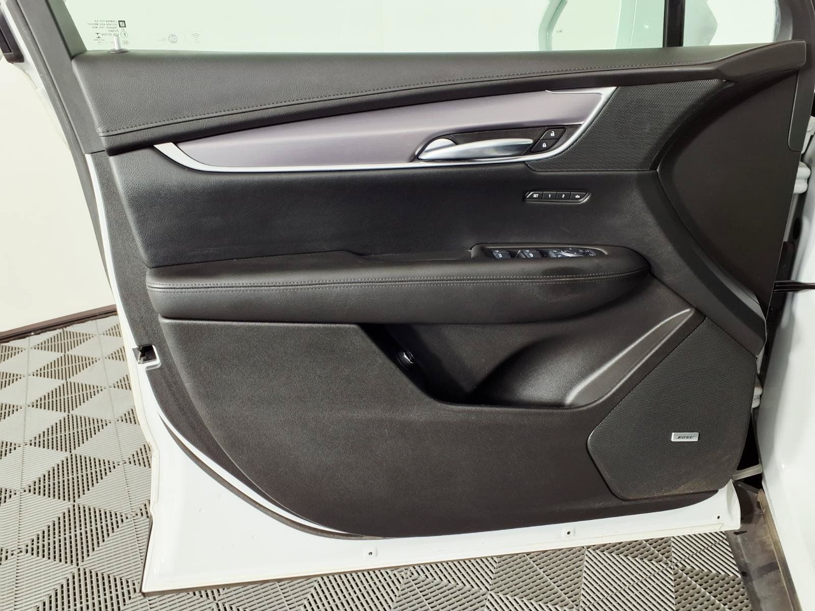 Used 2017 Cadillac XT5 Luxury FWD image 16