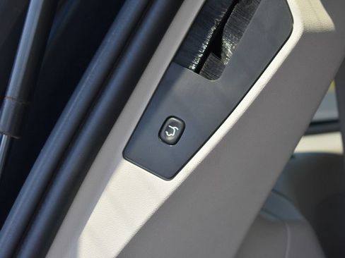 Used 2008 Chrysler Town & Country Touring FWD image 31