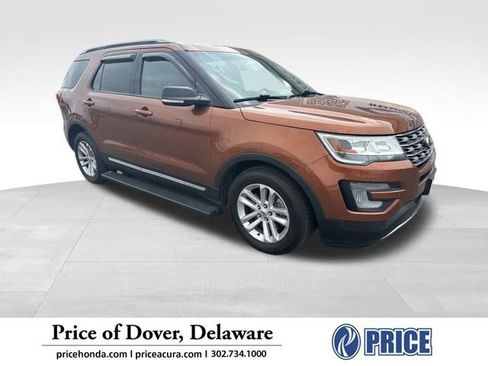 Used 2017 Ford Explorer XLT w/ Equipment Group 201A FWD image 1