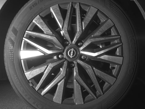 Used 2025 Nissan Altima 2.5 SV FWD image 13