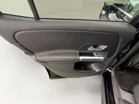 Used 2022 Mercedes-Benz GLB 250 4MATIC w/ Premium Package Lite image 27
